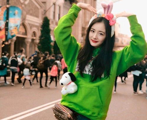 娱乐吃瓜壁纸图片可爱女,可爱女生娱乐吃瓜壁纸，带你领略青春活力