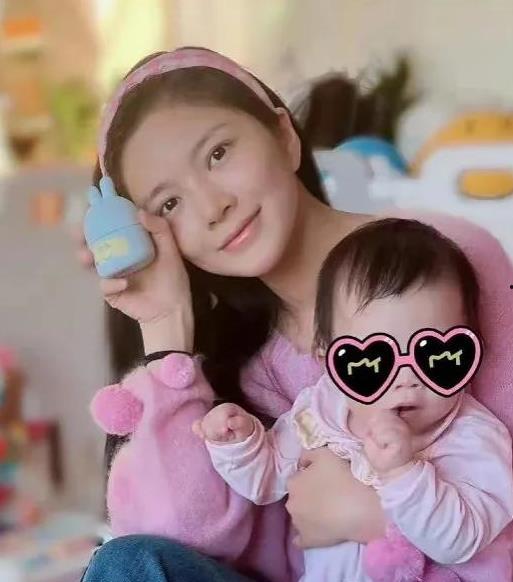 娱乐圈吃瓜小妹妹,揭秘“吃瓜小妹妹”的瓜田奇遇记